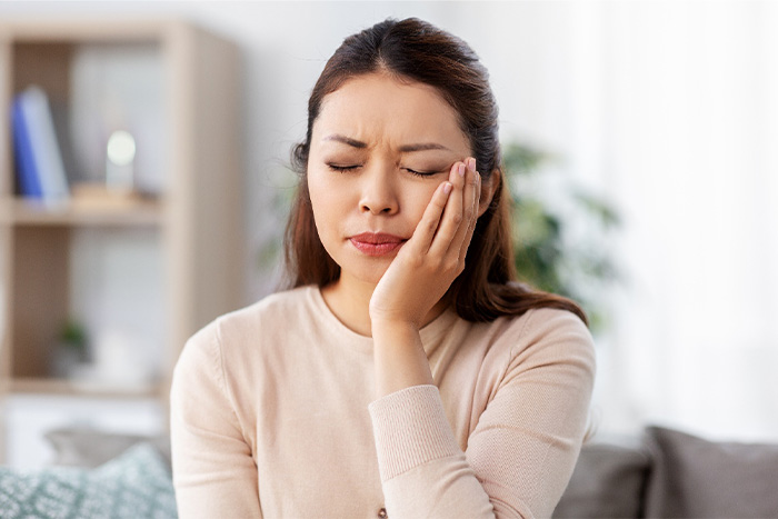 Patient experiencing toothache at home.